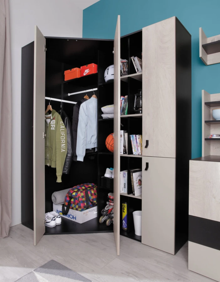 Offener Eckkleiderschrank mit viel Stauraum, Kleiderstangen und Regalfächern für das Jugendzimmer.