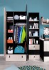 Kombination aus schwarzem Kleiderschrank und Regal im modernen Jugendzimmer-Design.