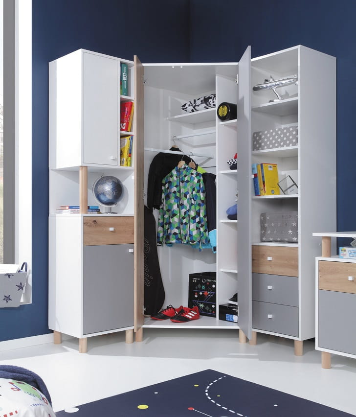 Moderner Eckkleiderschrank für Kinderzimmer in Weiß, Grau und Eiche mit Regalfächern und Schubladen.