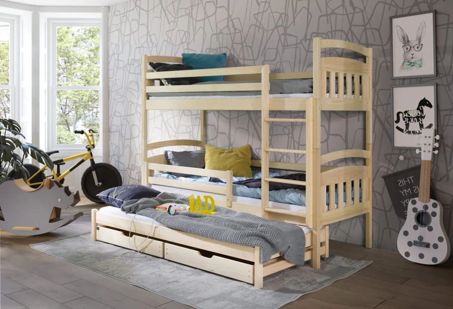 Etagenbett aus Kiefernholz mit drittem Ausziehbett und zwei Schubladen im Kinderzimmer.