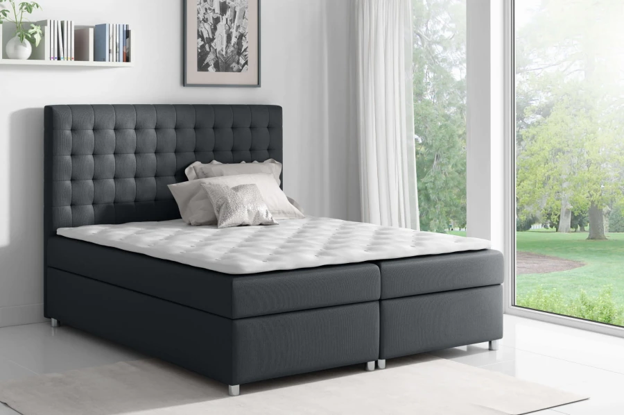 Anthrazitfarbenes Boxspringbett mit hohem Kopfteil und Topper