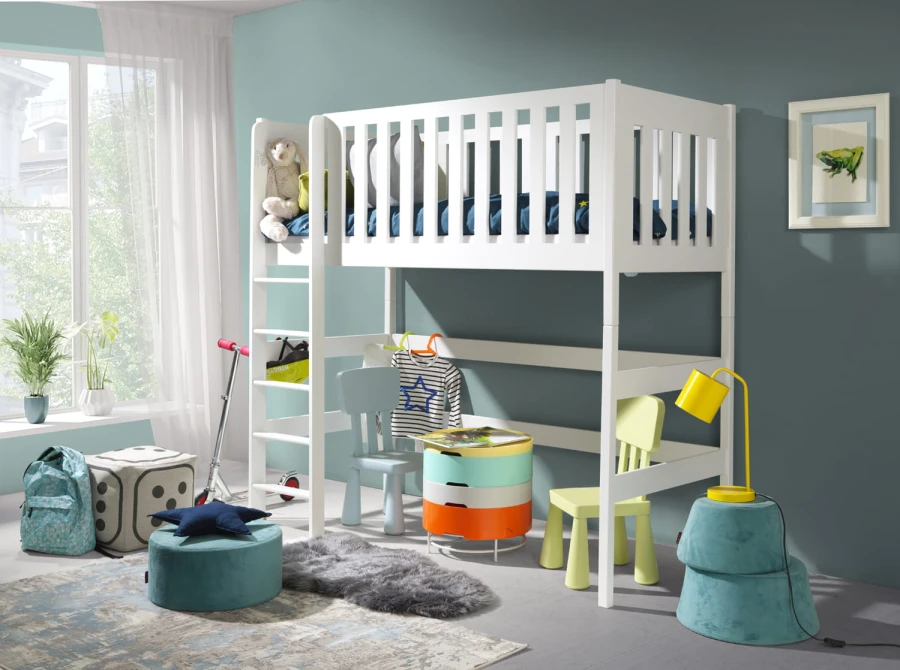 Weißes Kinder-Hochbett mit Leiter und Spielbereich in hellem Kinderzimmer.