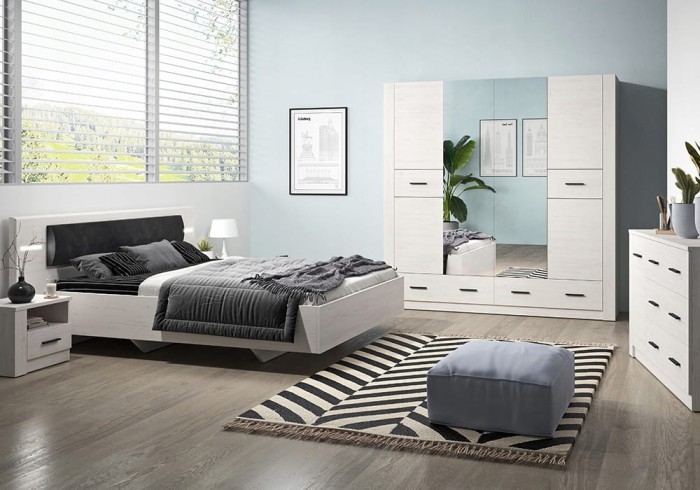 Modernes Schlafzimmer-Set in Weiß-Kiefer Optik mit Bett, großem Kleiderschrank und Kommode.