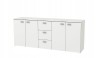 Breites weißes Sideboard mit vier Türen und drei zentralen Schubladen für viel Stauraum.