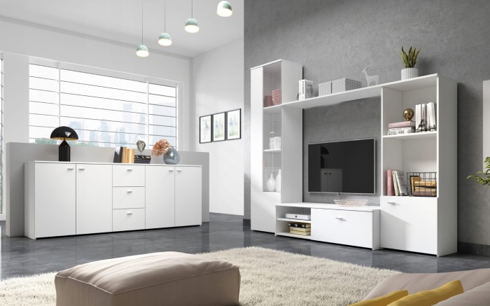 Modernes Wohnzimmer-Ambiente mit weißer TV-Wand und passendem Sideboard.