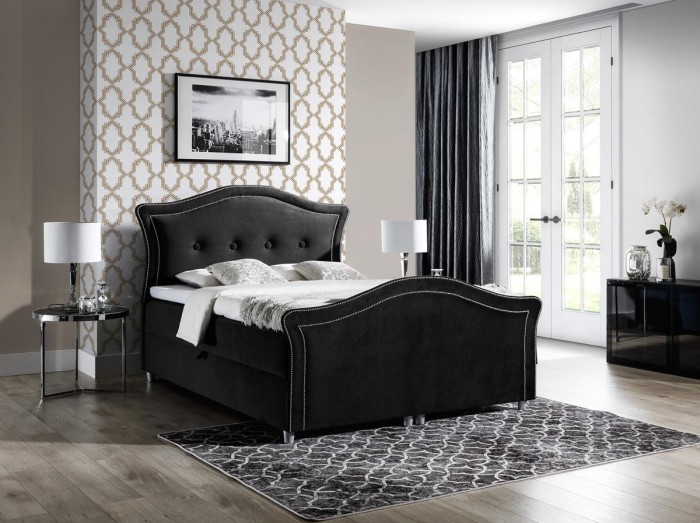 Luxuriöses schwarzes Polsterbett aus Samt mit eleganter Steppung und Design-Füßen.