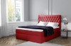 Elegantes rotes Boxspringbett mit gepolstertem Kopfteil im modernen Design.