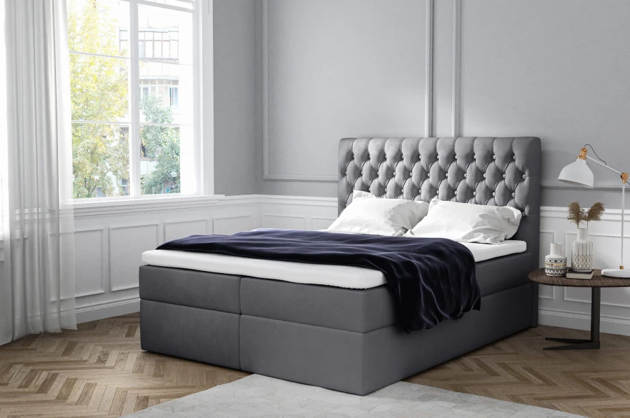 Anthrazitfarbenes Boxspringbett mit luxuriösem Chesterfield-Kopfteil.