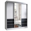 Moderne witte schuifdeurkast met spiegeldeur en zes zwarte laden.