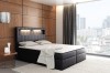 Schwarzes Boxspringbett mit LED-Beleuchtung im Kopfteil in einem modernen Schlafzimmer mit City-View.