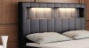 Detailansicht Kopfteil Boxspringbett mit integrierter LED-Beleuchtung und vertikaler Steppung.