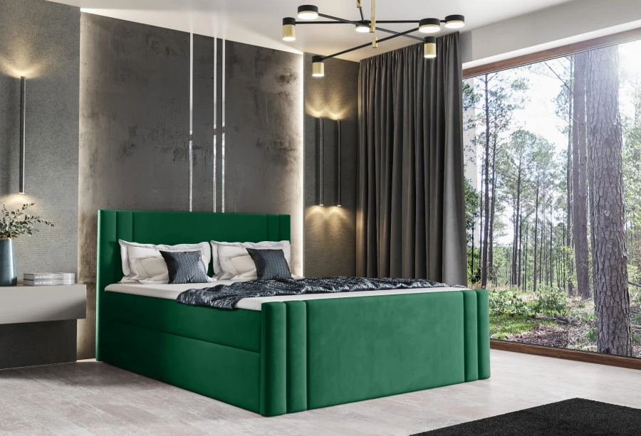 Elegantes grünes Polsterbett in modernem Schlafzimmer-Ambiente mit Waldausblick.