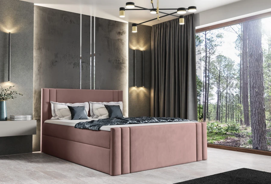 Gemütliches Polsterbett in Altrosa im modern eingerichteten Schlafzimmer mit Fensterfront.
