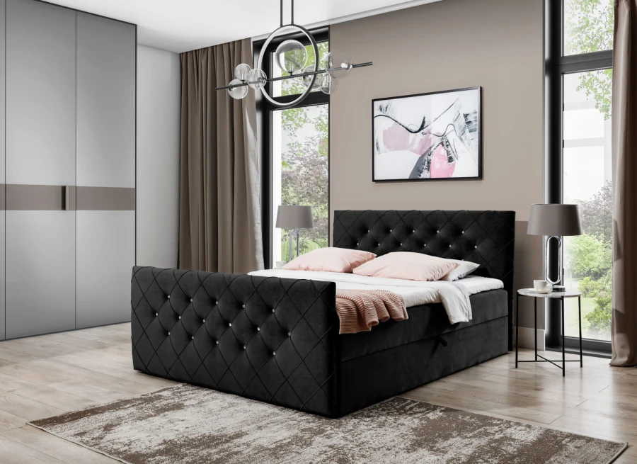 Schwarzes Boxspringbett mit Samtbezug und Kristallknöpfen in moderner Schlafzimmerumgebung.
