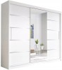 Großer weißer 3-türiger Schwebetürenschrank mit Spiegel für das Schlafzimmer.