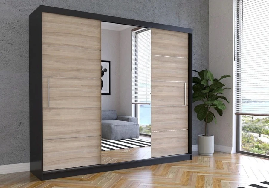 Zwarte kledingkast met eiken decor en spiegel, stijlvolle zweefdeurkast.