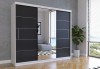 Design-Kleiderschrank mit schwarzen Fronten, weißem Korpus und Spiegel-Schiebetür im modernen Stil.