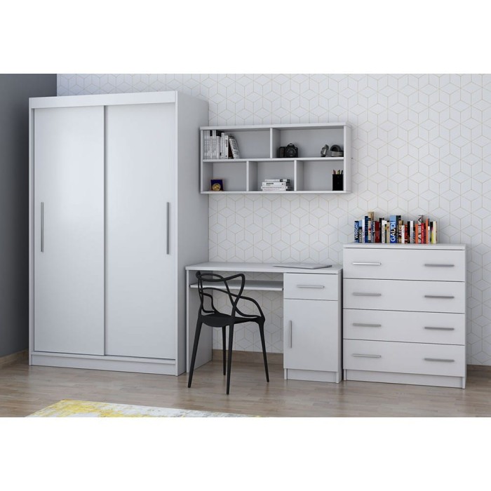 Set aus weißem Schrank, Schreibtisch und Kommode vor einer geometrisch gemusterten Wand.