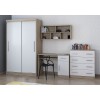 Modernes Jugendzimmer Set in Eiche und Weiß mit Kleiderschrank, Schreibtisch, Wandregal und Kommode.