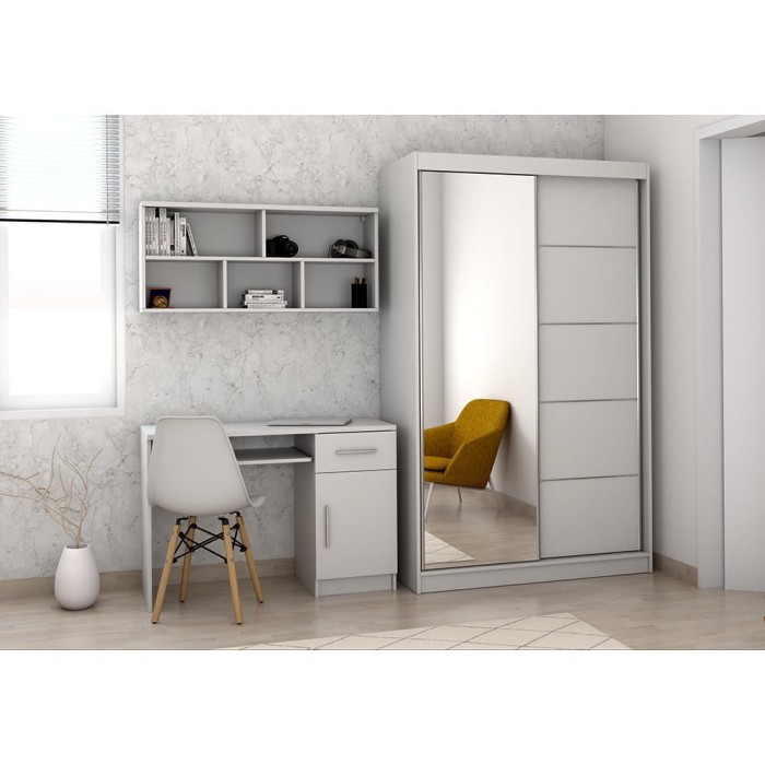 Modernes Schlafzimmer-Set in Weiß mit Schiebetürenschrank, Schreibtisch und Wandregal.