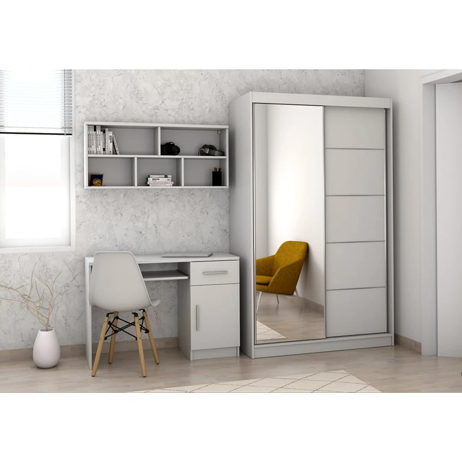 Modernes Schlafzimmer-Set in Weiß mit Schiebetürenschrank, Schreibtisch und Wandregal.