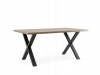 Massieve houten eettafel met opvallende zwarte X-poten van metaal voor een loft-ambiance.