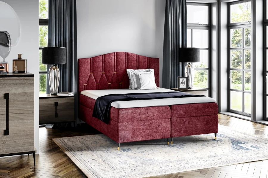 Luxuriöses Boxspringbett in Weinrot mit Samt-Optik und hohem Kopfteil für ein modernes Schlafzimmer.