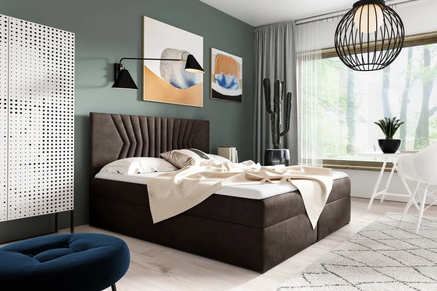 Dunkelbraunes Polsterbett mit hohem, gestepptem Kopfteil in modernem Schlafzimmer-Ambiente.