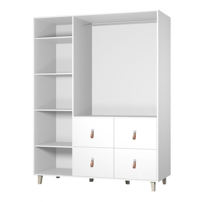 Innenausstattung weißer Kleiderschrank mit Regalen und Kleiderstange