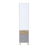 Schmaler Hochschrank mit weißer Tür und drei Schubladen in Eiche und Grau, ideal für das Kinderzimmer.