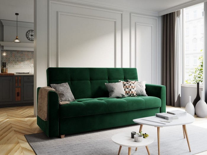 Stilvoll eingerichtetes Wohnzimmer mit grünem Samtsofa.