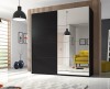 Moderner Kleiderschrank in Schwarz mit großer Spiegelfront und Schiebetüren für das Schlafzimmer.