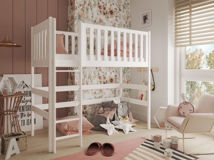Helles weißes Hochbett im Kinderzimmer mit Blumen-Tapete und kuscheliger Spielecke darunter.