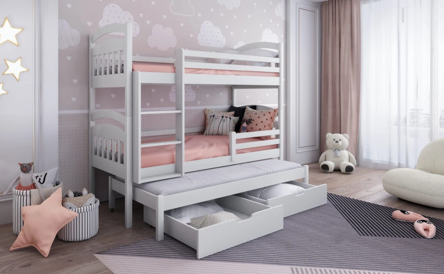 Wit stapelbed met drie ligoppervlakken, roze beddengoed en laden in de kinderkamer voor meisjes.