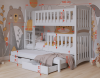 Weißes 3-Personen Etagenbett mit Maßen: Funktionelles Kinderbett mit Ausziehbett und Schubladen.