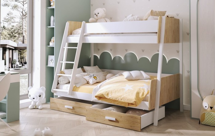 Kinderzimmer mit Etagenbett in Eiche und Weiß, gelber Bettwäsche und zwei Auszugsschubladen.