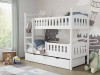 Weißes Etagenbett aus Holz für Kinder mit Schubladen und Rausfallschutz in einem Kinderzimmer.