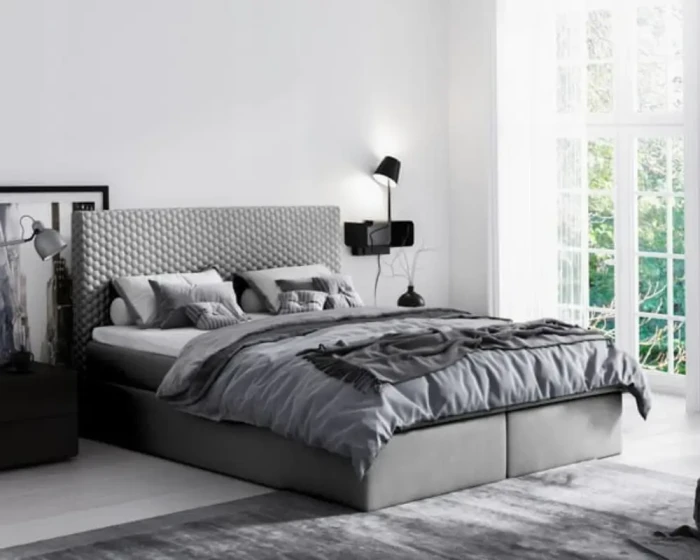 Elegantes Polsterbett in Dunkelgrau mit strukturiertem Kopfteil im Schlafzimmer