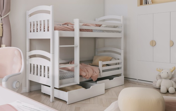 Robustes weißes Etagenbett aus Holz mit zwei großen Schubladen für Bettzeug.