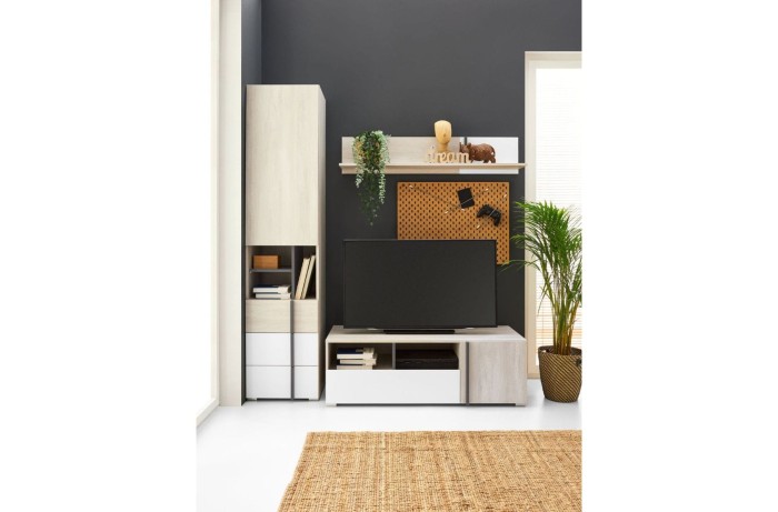 Wohnzimmer-Set mit TV-Board, Highboard und Wandregal in hellem Holzdekor.