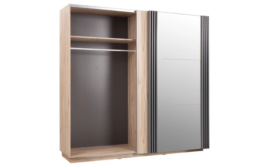 Geöffneter Kleiderschrank mit Kleiderstange und Ablagefach, Innenansicht Eiche.