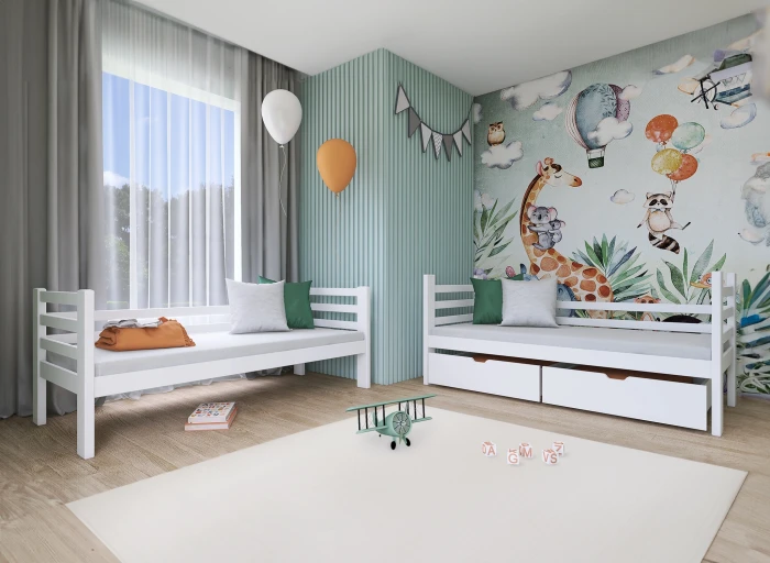 Zwei weiße Einzelbetten in einem modern eingerichteten Kinderzimmer.