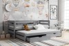 Graues Kojenbett im Kinderzimmer mit Tiermotiv-Tapete, Bett mit Gästebettfunktion.