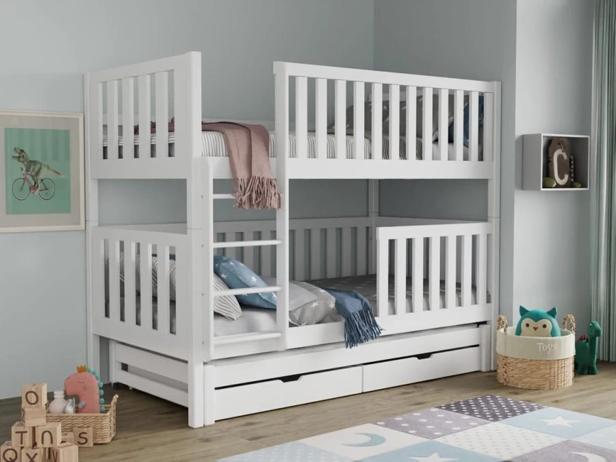 Wit stapelbed van hout met lades en ladder in de kinderkamer.