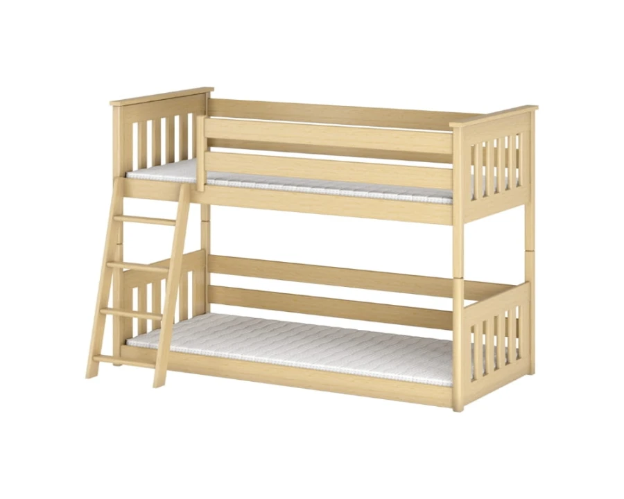 Stapelbed van licht grenenhout met ladder voor de kinderkamer.