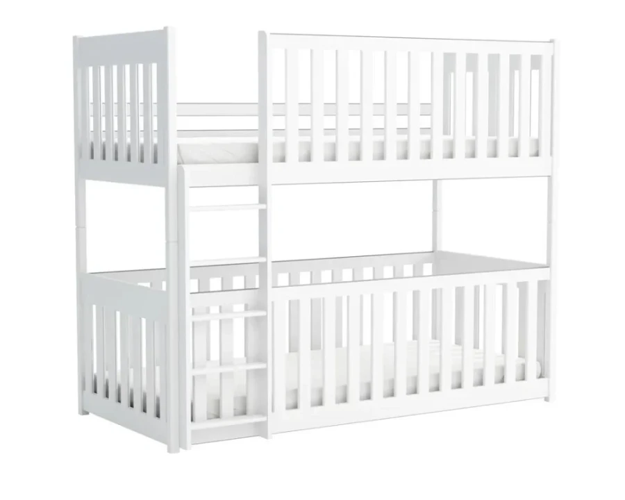 Weißes Etagenbett aus Holz mit hohen Gittern und Leiter auf weißem Hintergrund.