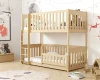 Etagenbett aus Naturholz mit Rausfallschutz in gemütlichem Kinderzimmer.