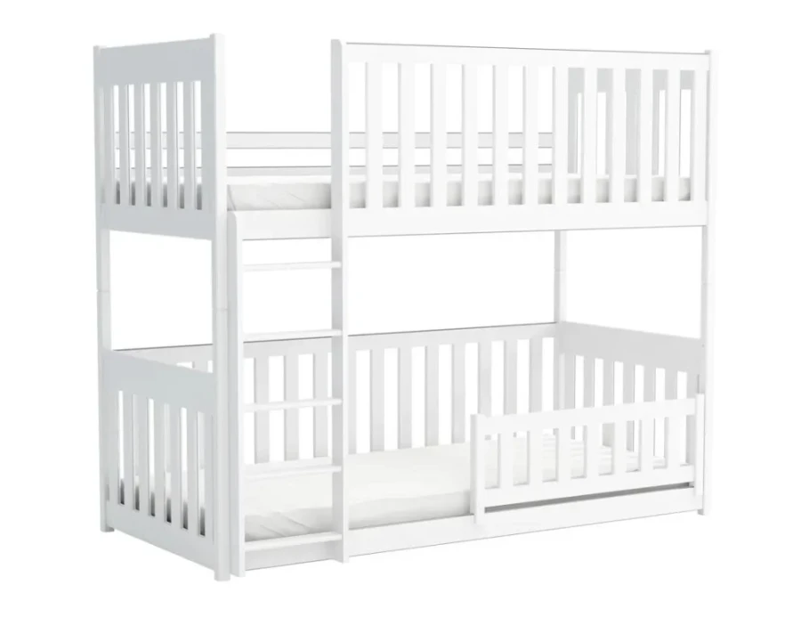 Weißes Etagenbett aus Massivholz mit Leiter und Rausfallschutz für das Kinderzimmer.