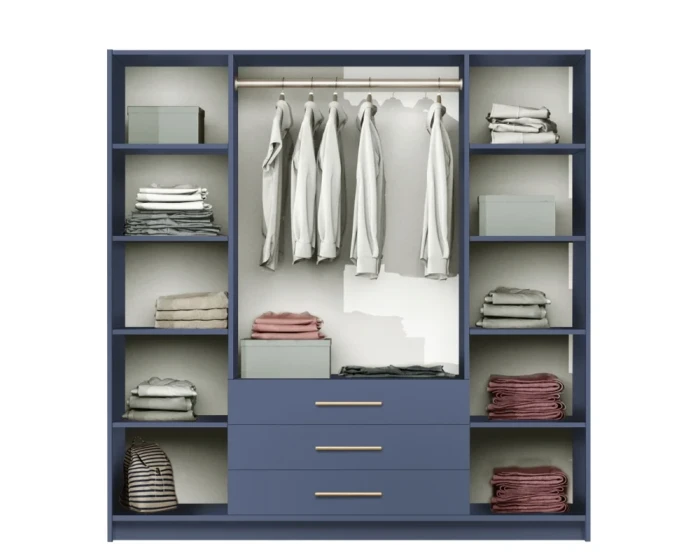 Innenansicht Kleiderschrank Blau: Organisierte Kleiderstange, Fachböden und geräumige Schubladen.