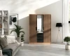 Driedeurs kledingkast in eiken met lamellen-design en spiegeldeur.